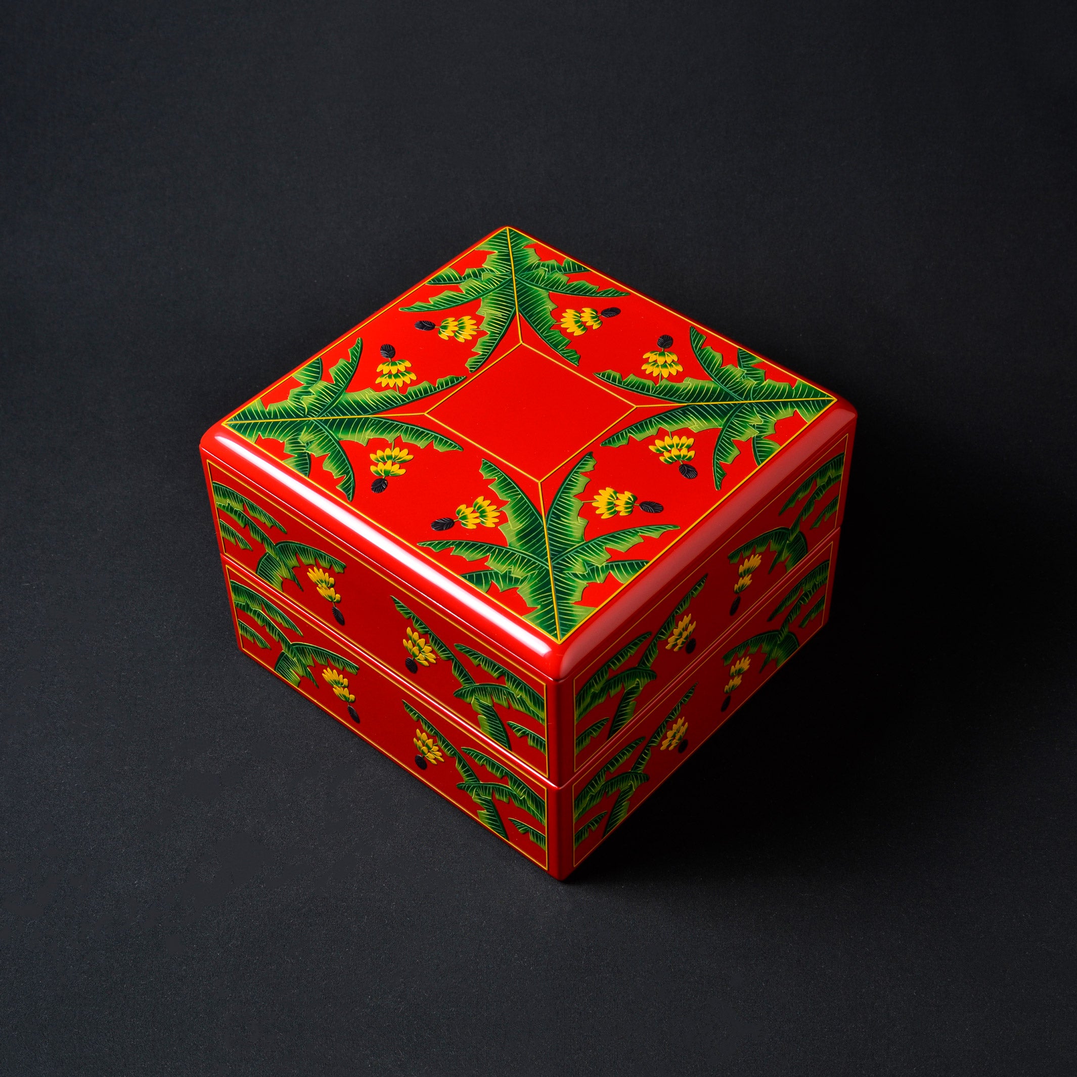 重箱 – 角萬漆器