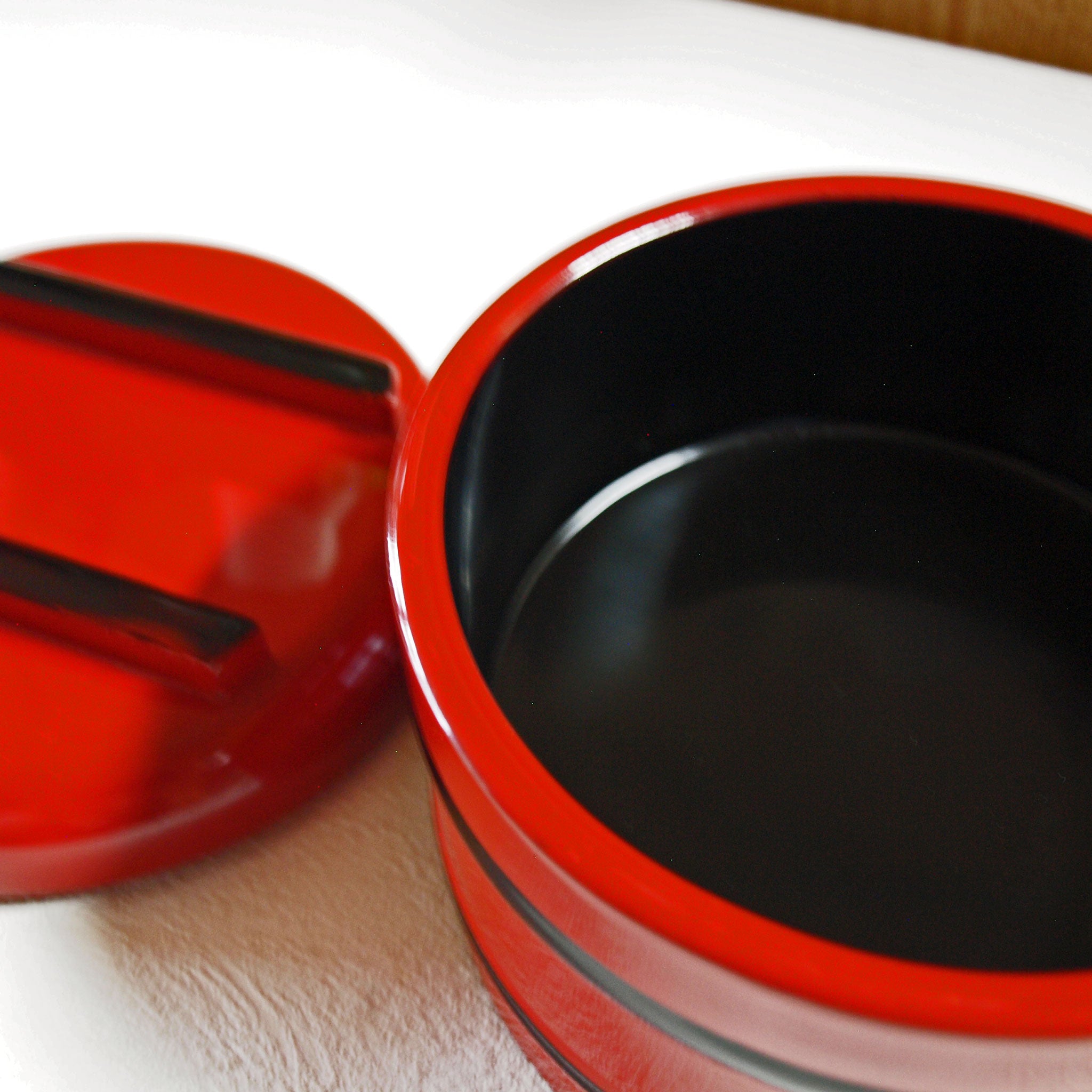 飯器・盛器・祝儀櫃・木製フタ付・漆朱塗内黒 – かく丸漆器問屋EC