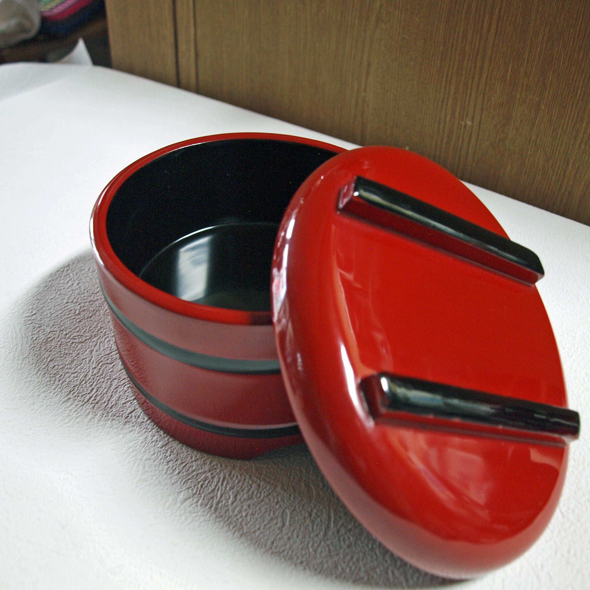 飯器・盛器・祝儀櫃・木製フタ付・漆朱塗内黒 – かく丸漆器問屋EC