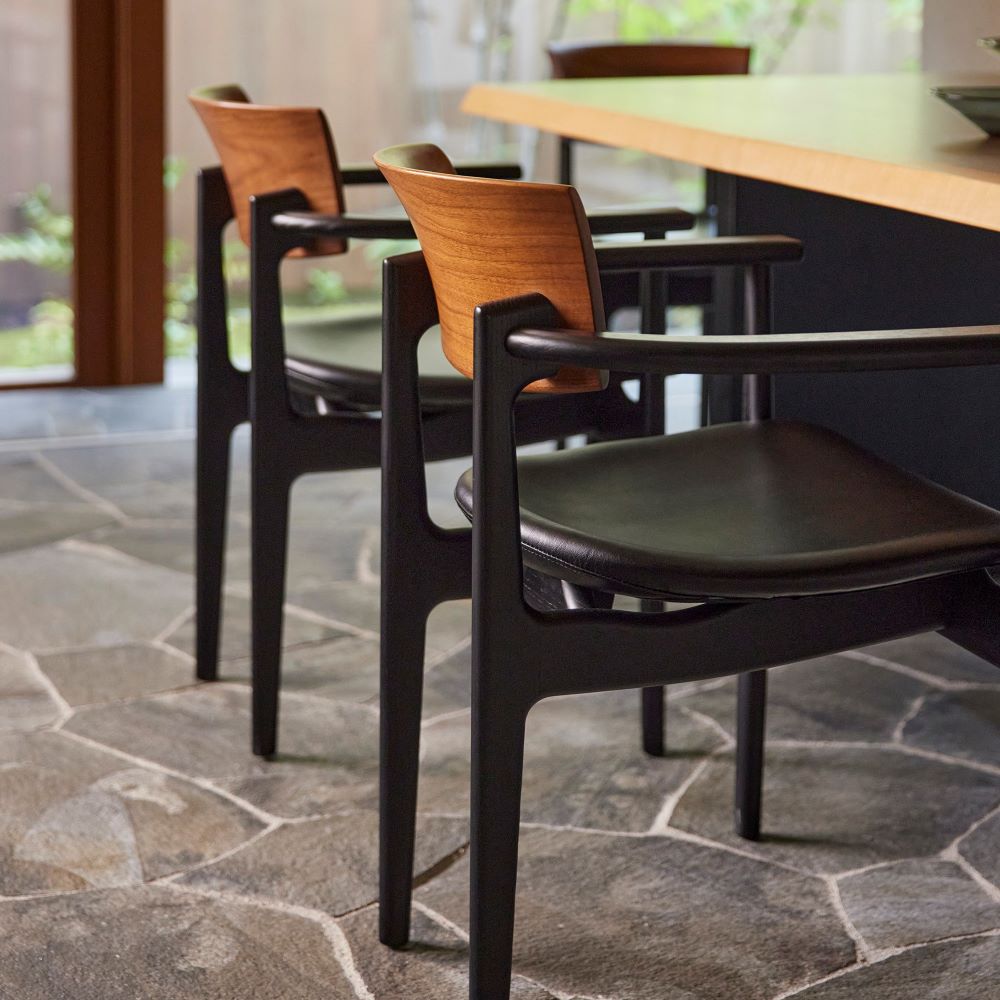 CHIC アームチェア PDC02K(ウォールナット+オーク) – 柏木工株式会社