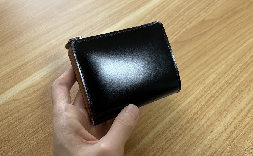GANZO：コードバンLファスナー二つ折り財布のサイズや使い心地レビュー