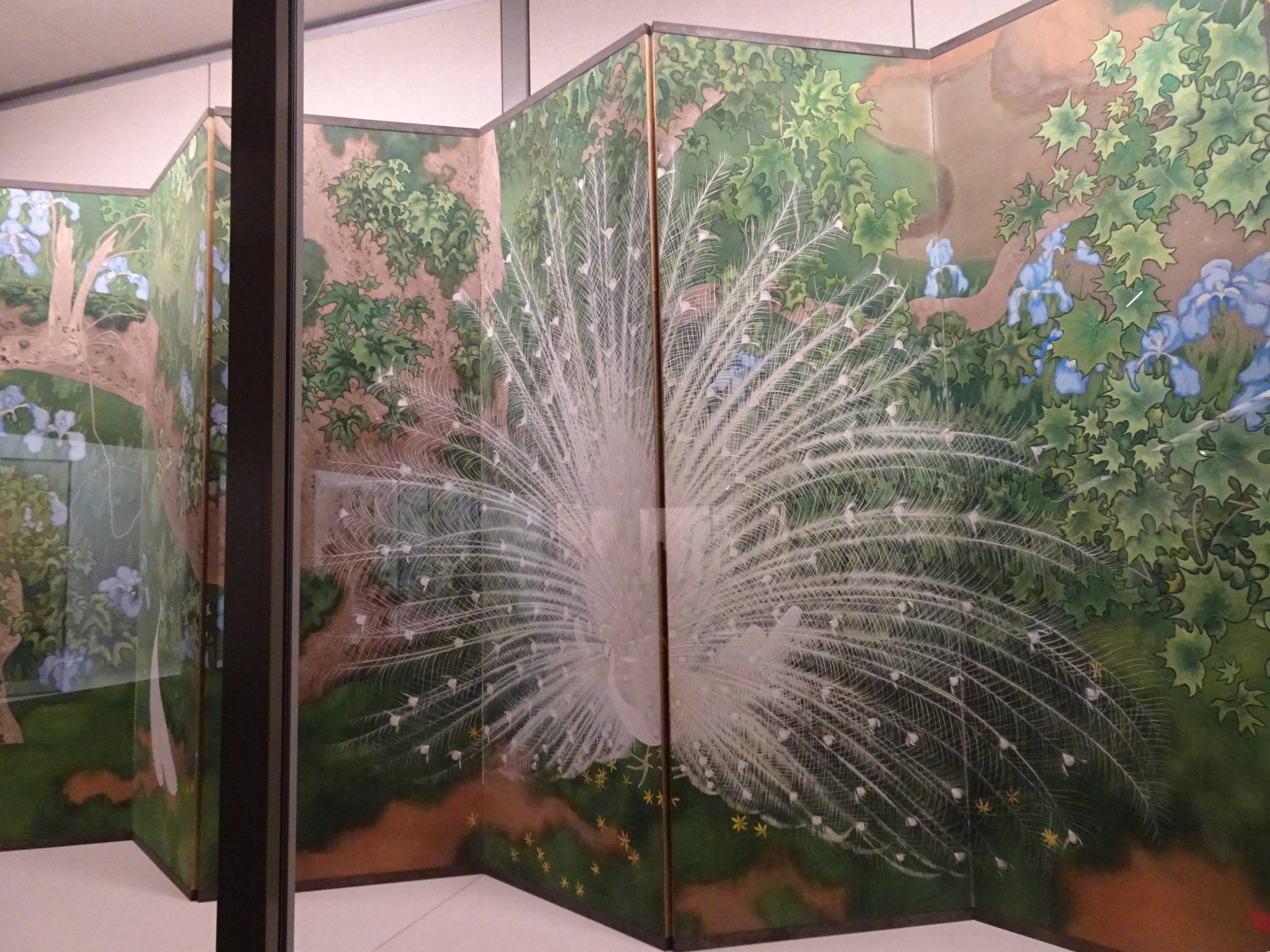 色あざやか花鳥画のデッカイ屏風たち。「石崎光瑤」展～京都文化博物館