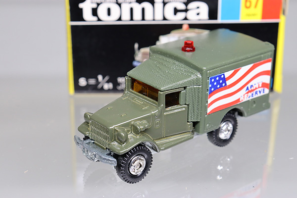 ミニカーショップ ケンボックス トミカ 黒箱☆67☆トヨタ自衛隊救急車