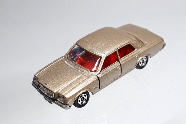 ミニカーショップ ケンボックス トミカ 黒箱☆43☆トヨタセンチュリー