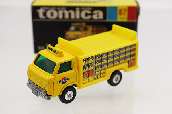 ミニカーショップ ケンボックス トミカ 黒箱☆87☆日産キャブオール