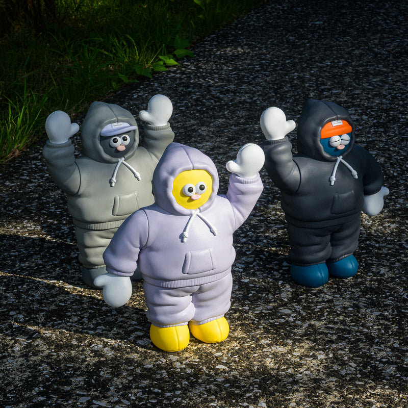 1 スウェットを着たソフビのトモダチ！ / The TOMODACHI！