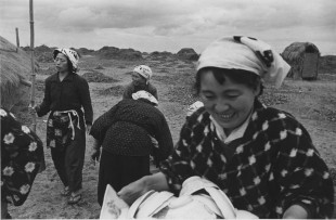 生誕100年 写真家・濱谷浩 | 企画展 - 新潟県立近代美術館