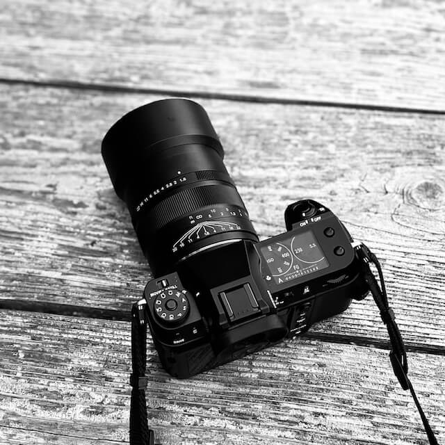 しばらく、真四角のモノクロ写真を撮り続けてみようかと。｜記憶カメラ