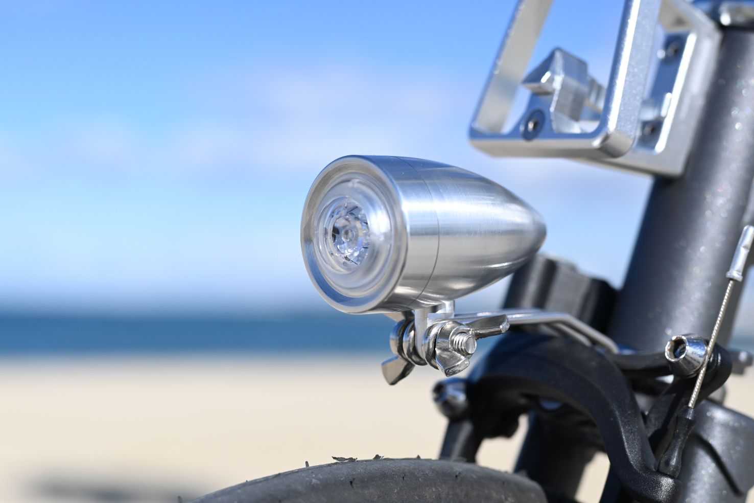 KiLEY(キーレイ) 「バレットライト」（USB充電式砲弾ライト） フロント