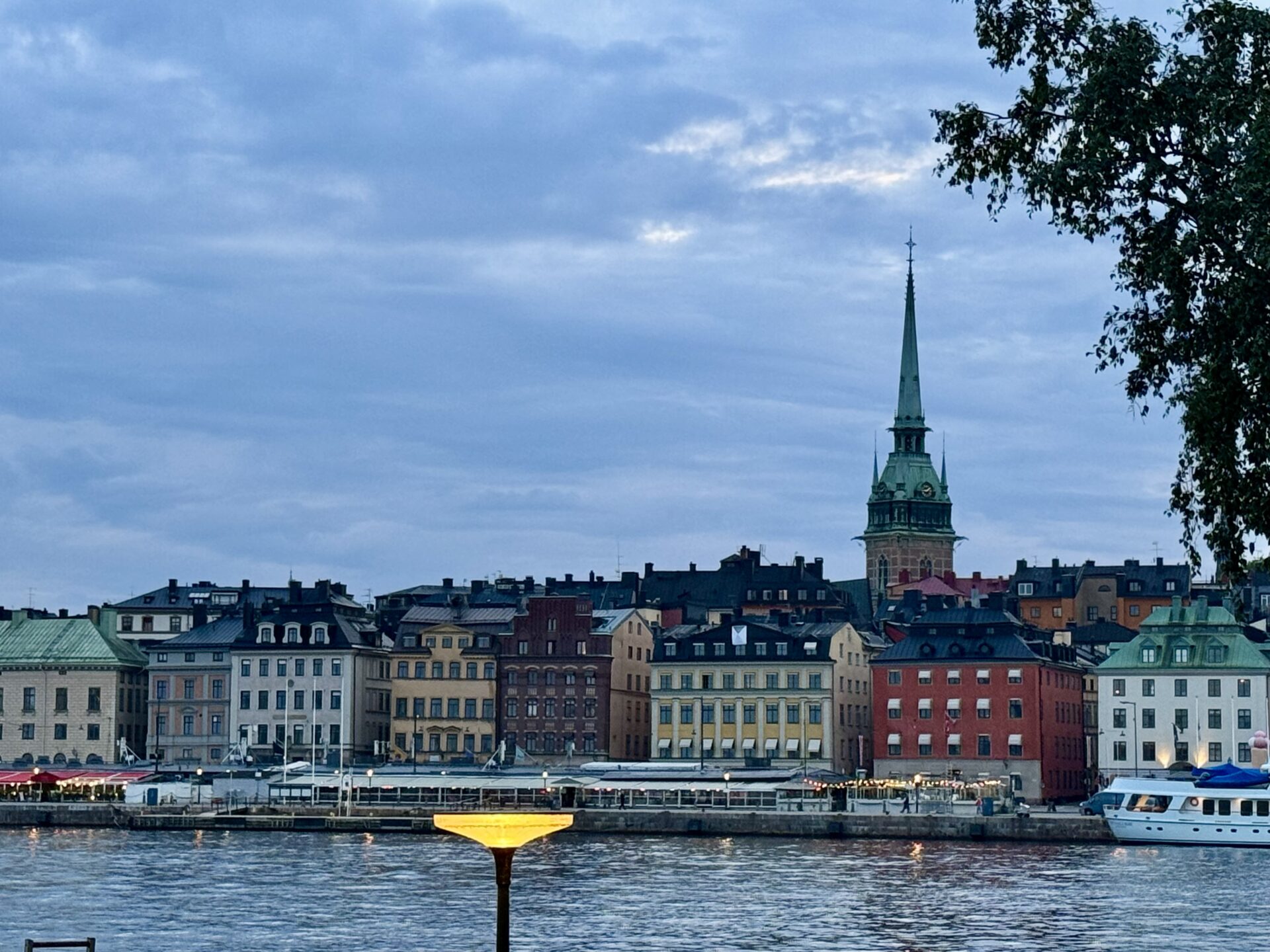 ジブリの世界！『魔女の宅急便』舞台の旧市街を訪れるストックホルム