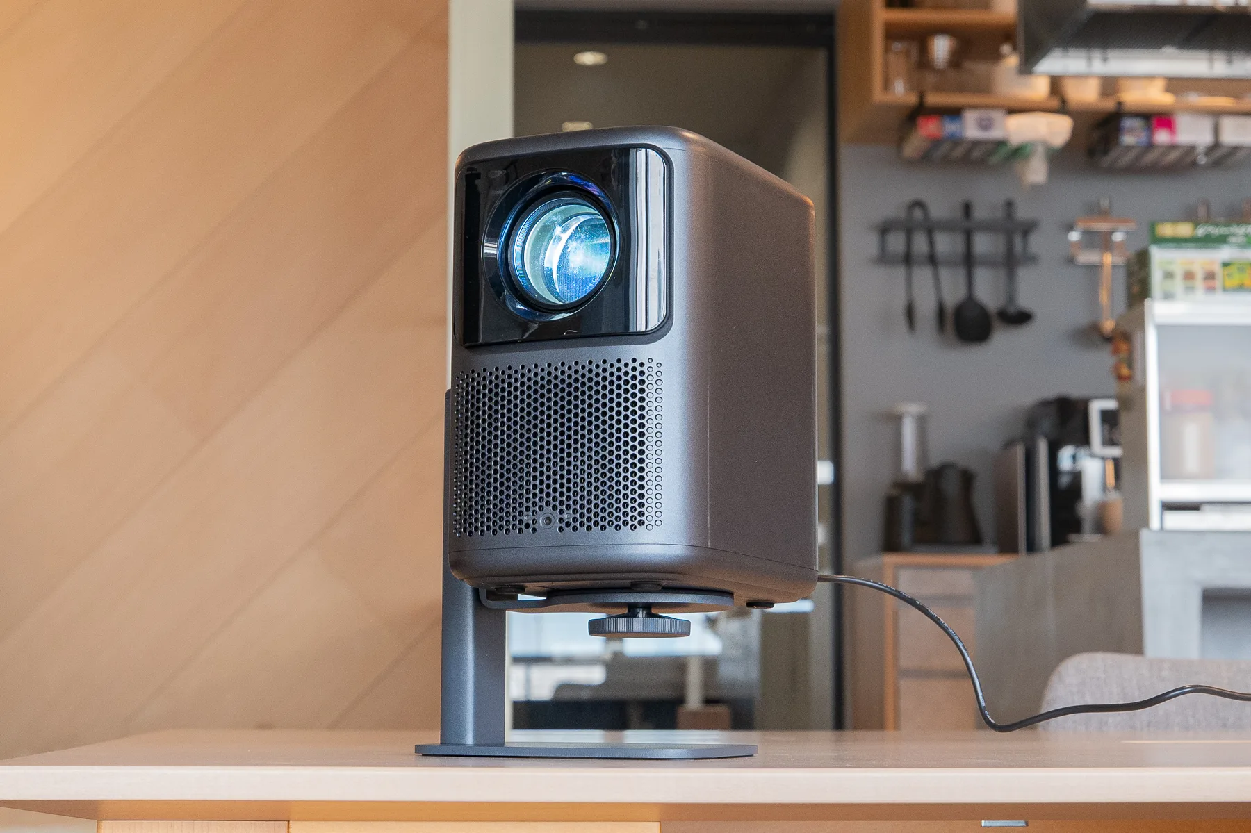 ホームプロジェクター 「Dangbei N2」 レビュー ： 天井投影に対応