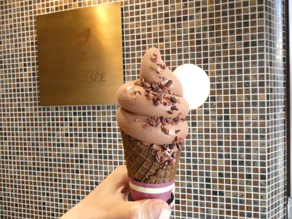 濃厚なのに後味スッキリのチョコレートソフト♪ 阪急塚口駅近くの