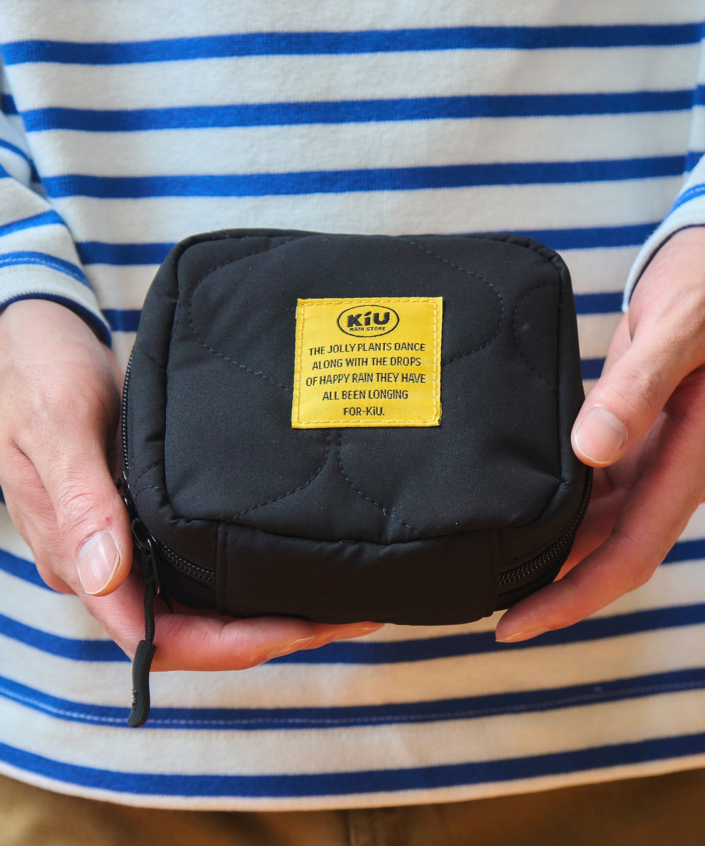 パデッドスクエアポーチ K480 – KiU公式オンラインショップ