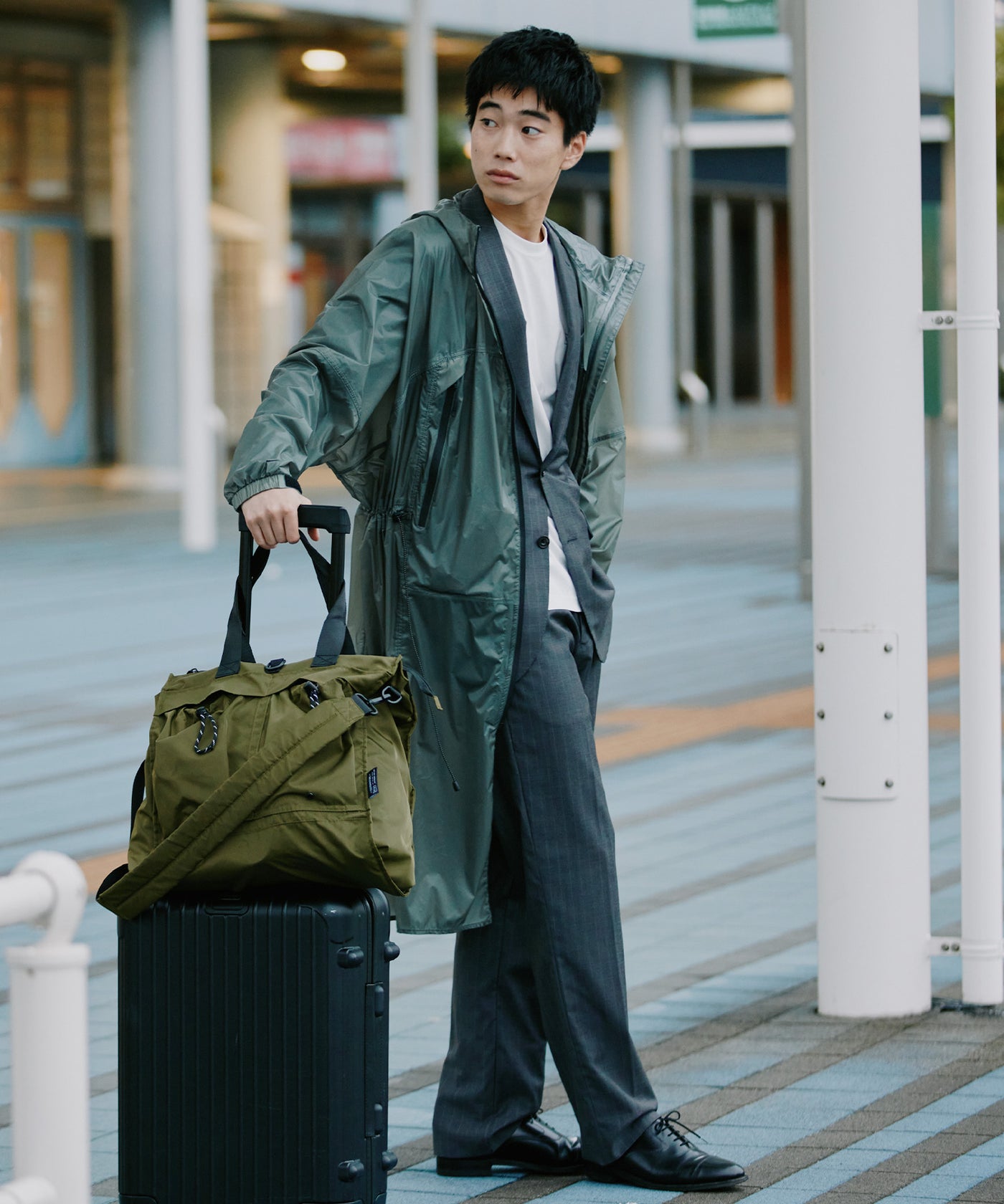 新生活応援対象】エアライトレインポンチョ K406 – KiU公式オンライン