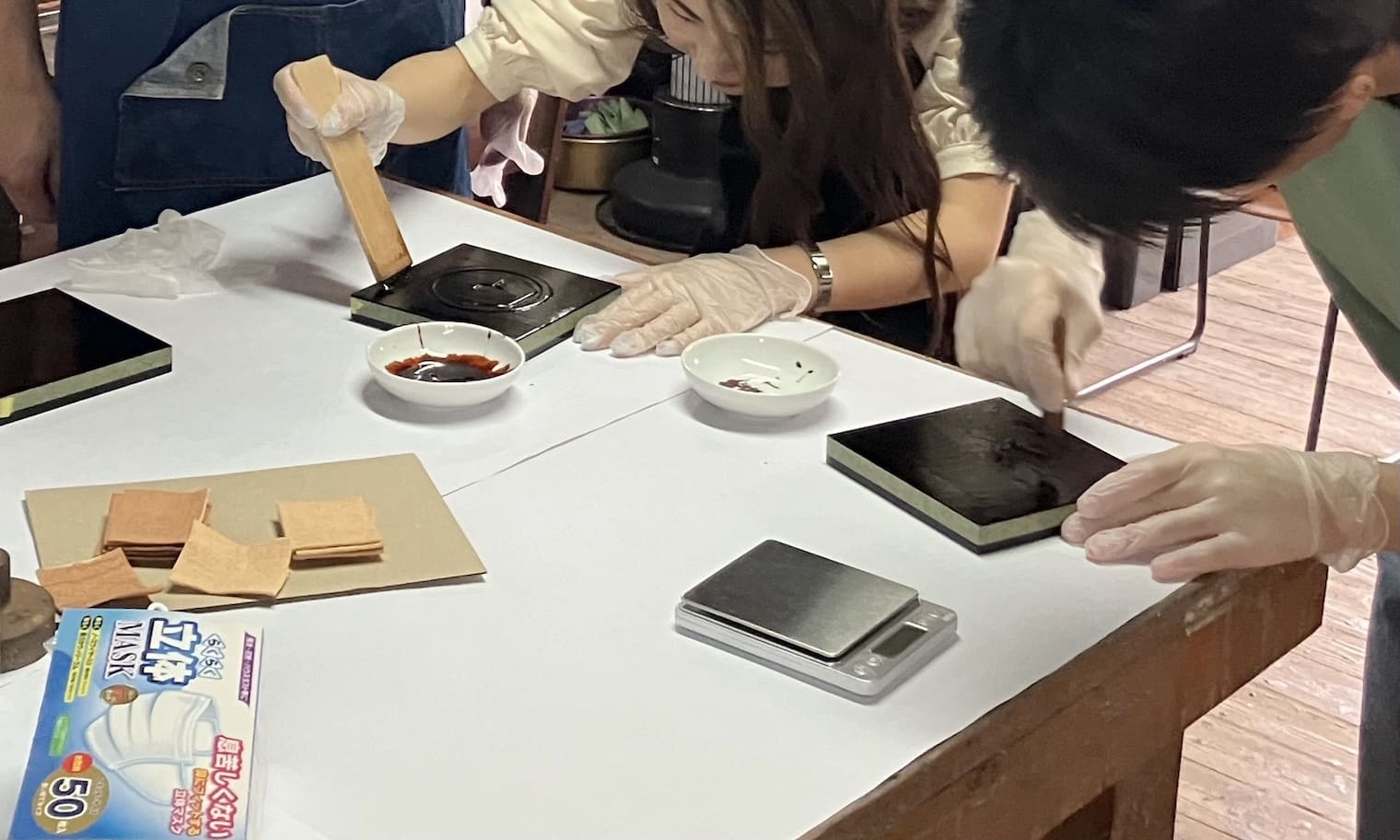 箔押し体験 | 小宮仏壇店 – 福岡県柳川市の仏壇塗替え・箔押し・彩色