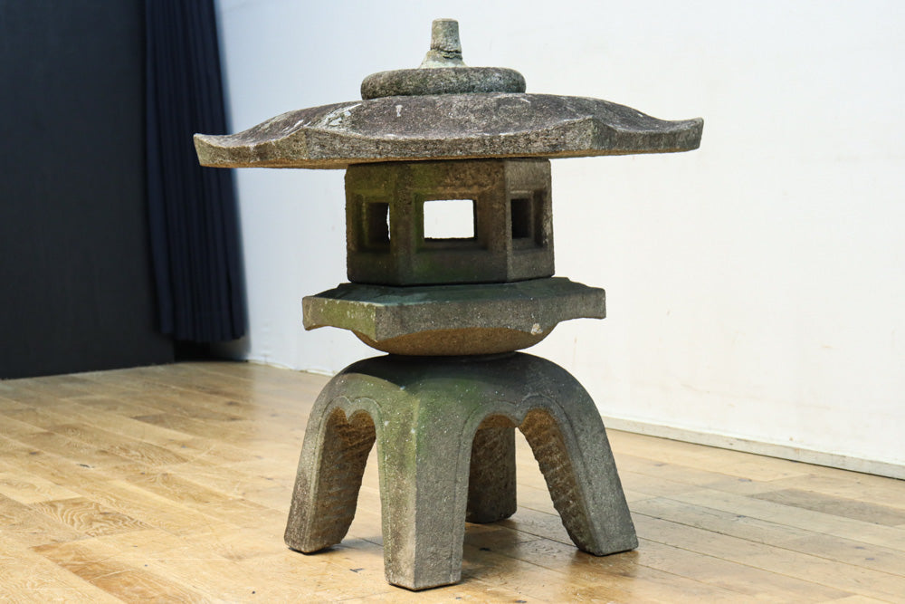 六角形の屋根で貫禄ある佇まいの石灯籠 DC8727 – 古福庵 [ KOFUKUAN