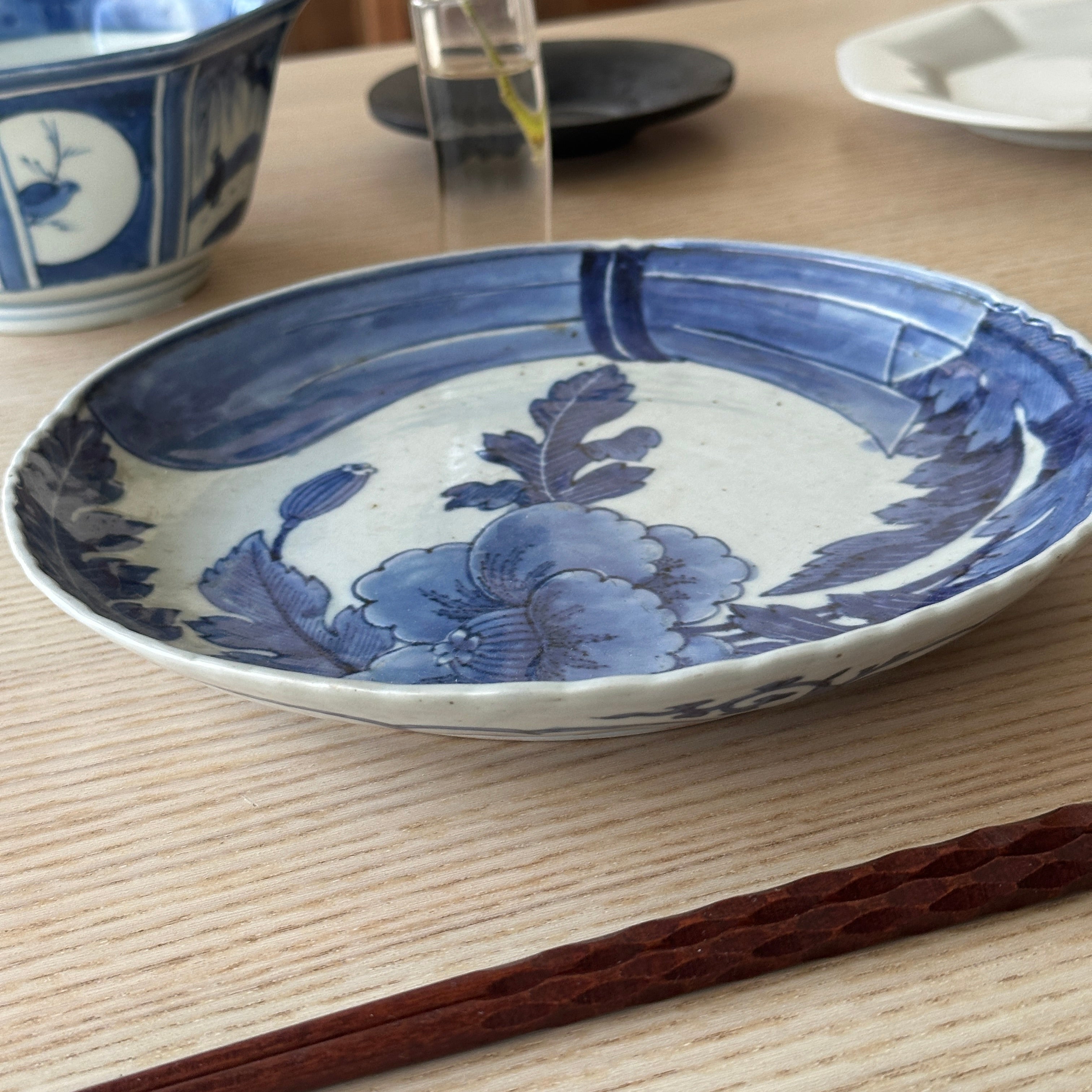 静かに藍の花咲く古伊万里8寸 – Kotto Shop