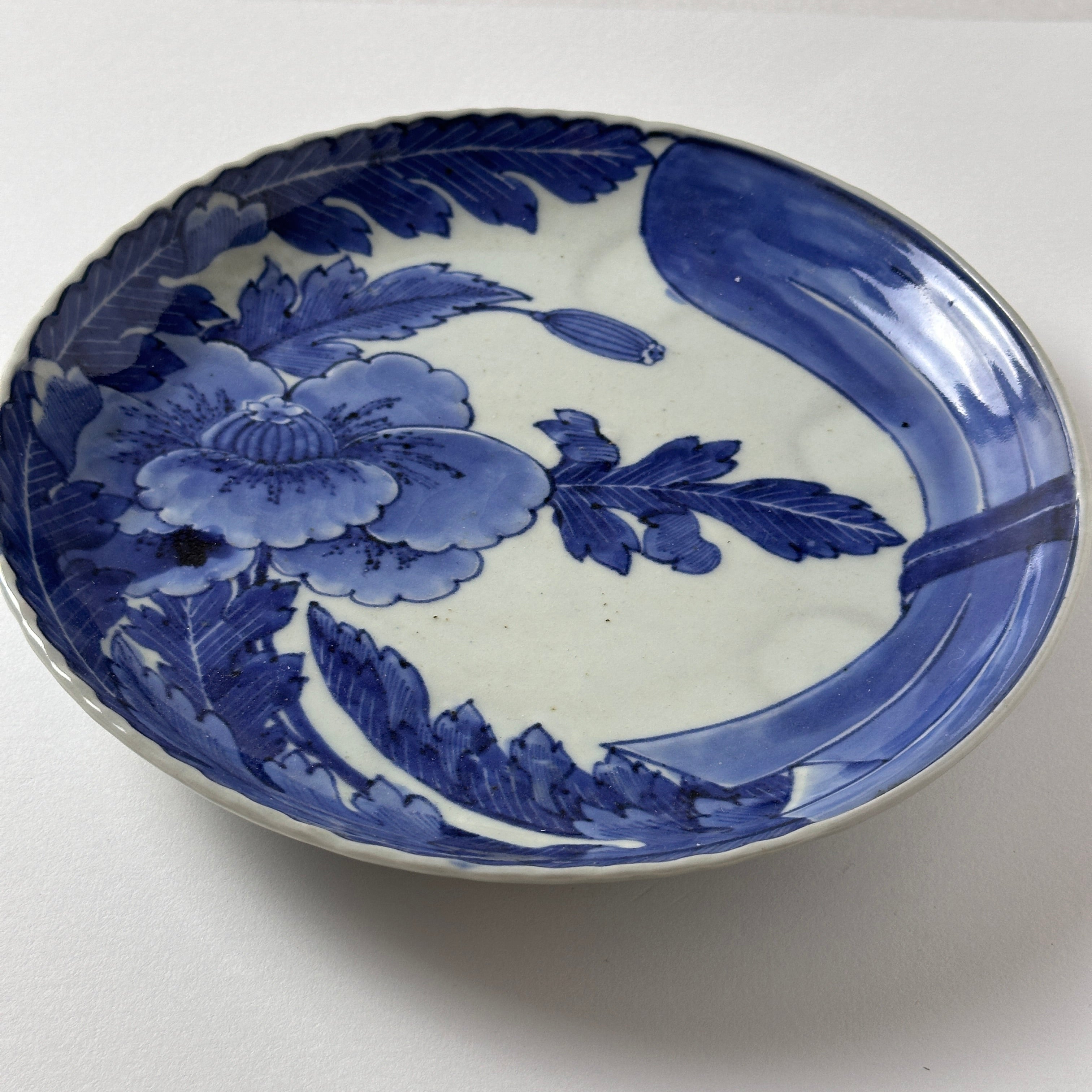 静かに藍の花咲く古伊万里8寸 – Kotto Shop