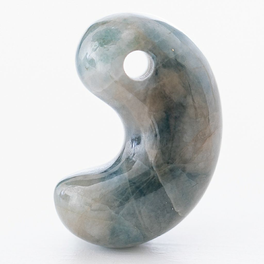 勾玉／青色（入コン沢）ヒスイ | 糸魚川翡翠工房こたき