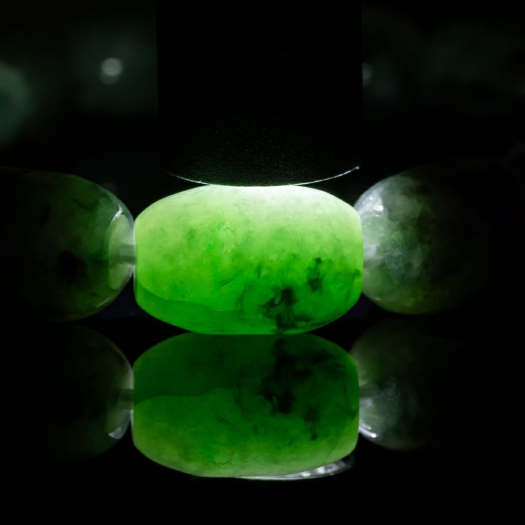 17cmサイズ・プレミアム・艶美麗】（プレミアム濃緑色ヒスイ）糸魚川