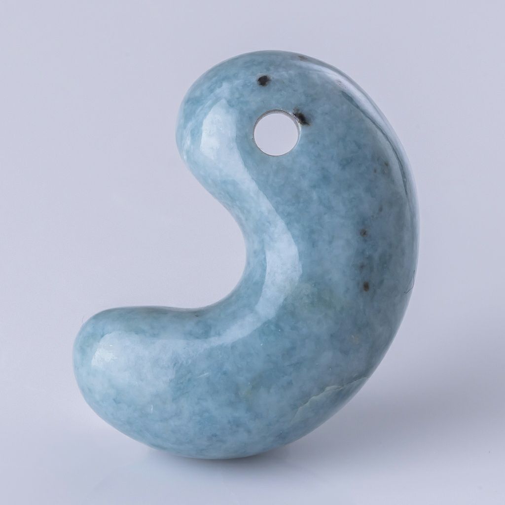 勾玉／青色（入コン沢）ヒスイ | 糸魚川翡翠工房こたき