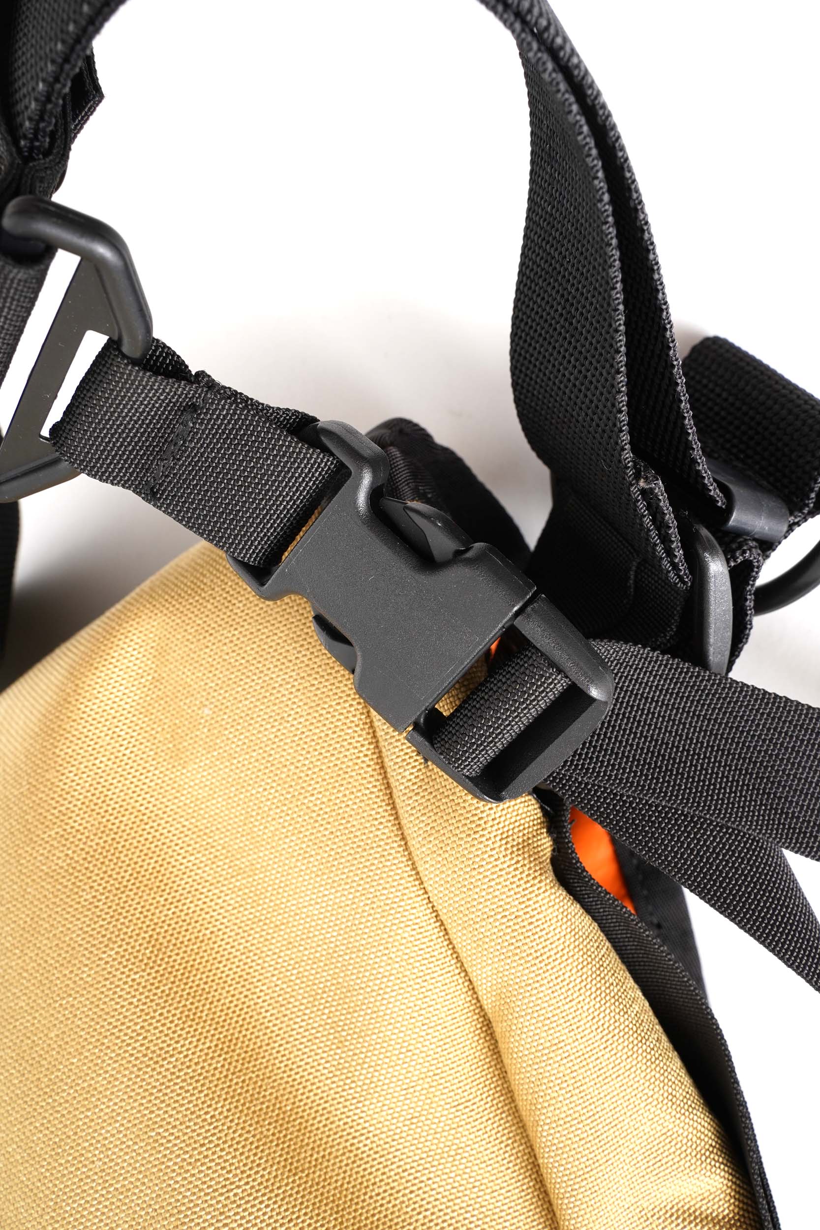 MADE IN CANADA PAC DESIGNS MESSENGER BAG – KNEW STORE