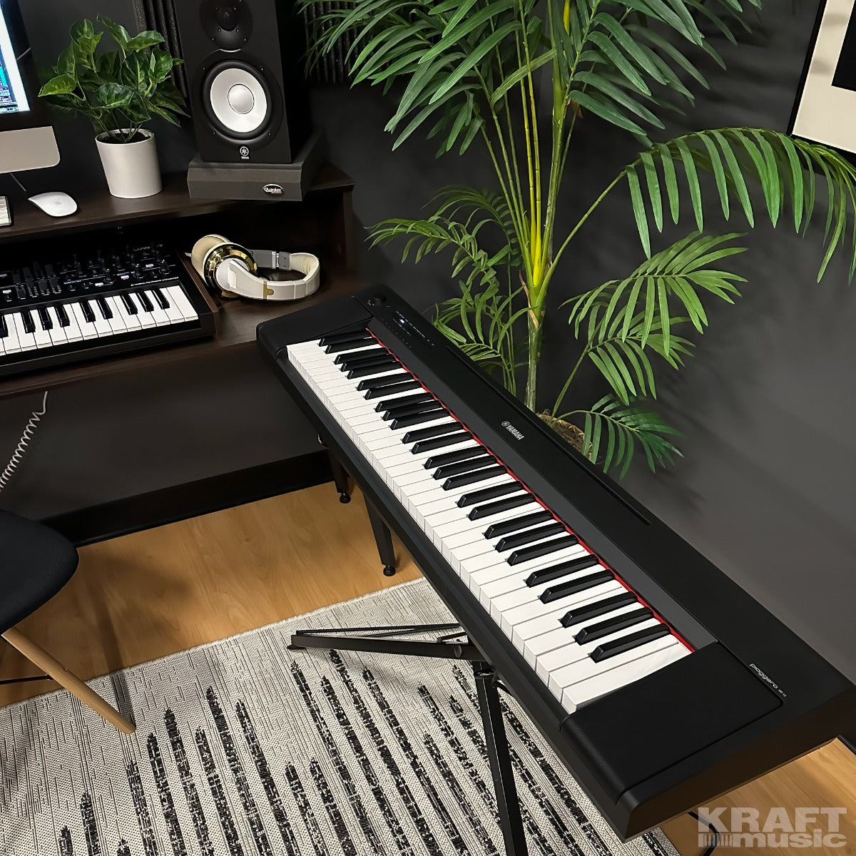 Yamaha Piaggero NP-15 61-Key Portable Keyboard - Black – Kraft Music