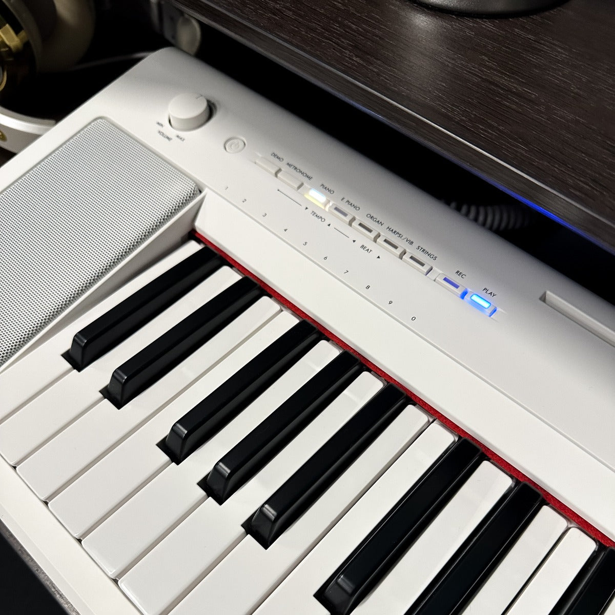 Yamaha Piaggero NP-15 61-Key Portable Keyboard - White KEY