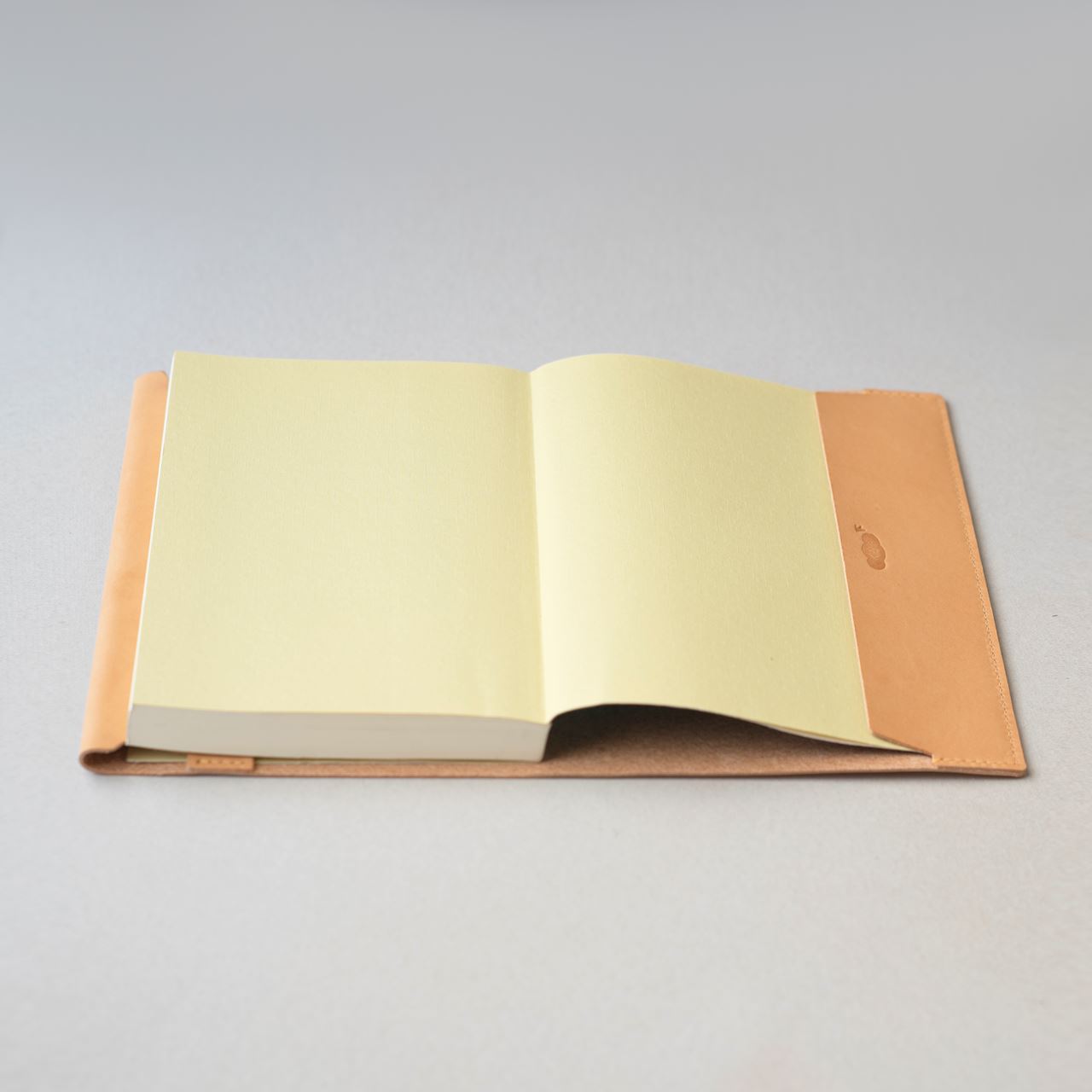 ☁ブックカバー2型 四六判サイズ | kumosha