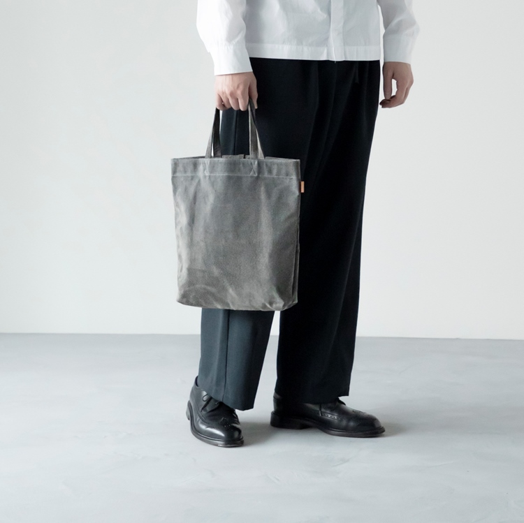 軽さと品格が大事。マチュア世代にこそおすすめしたいトートバッグの