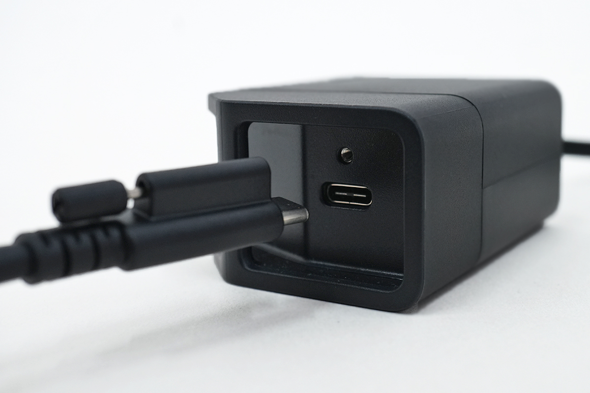 サンワサプライ産業用スクリューロック機構付きのUSB Type-Cケーブルを