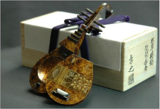 秋草蒔絵 琵琶香合