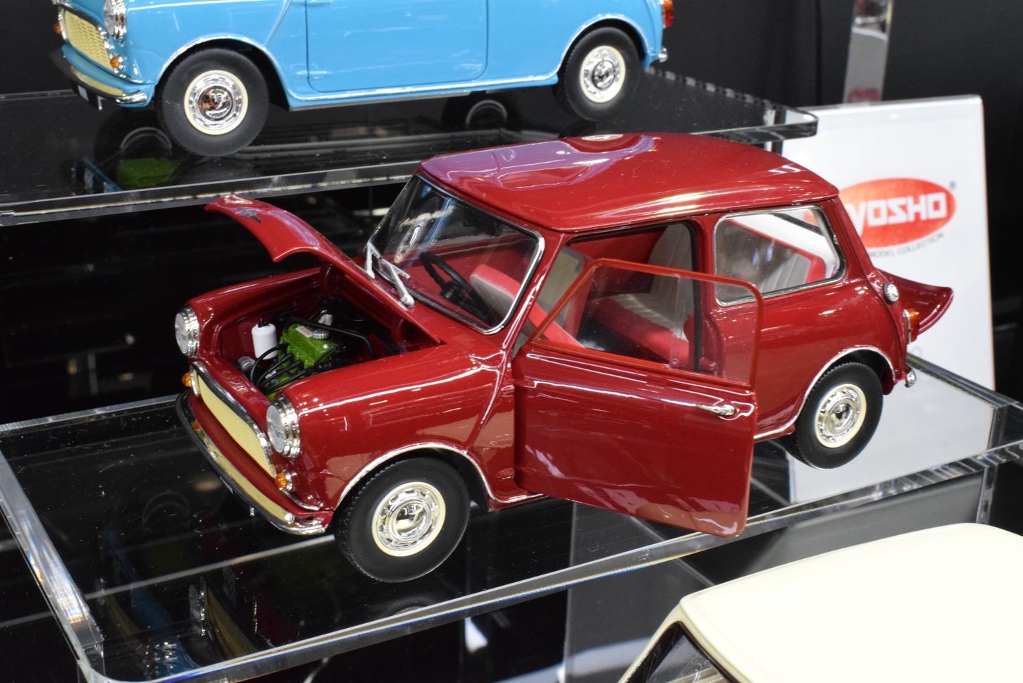 小さい車を大きく再現！「チンク」と「ミニ」が1/18ビッグスケール