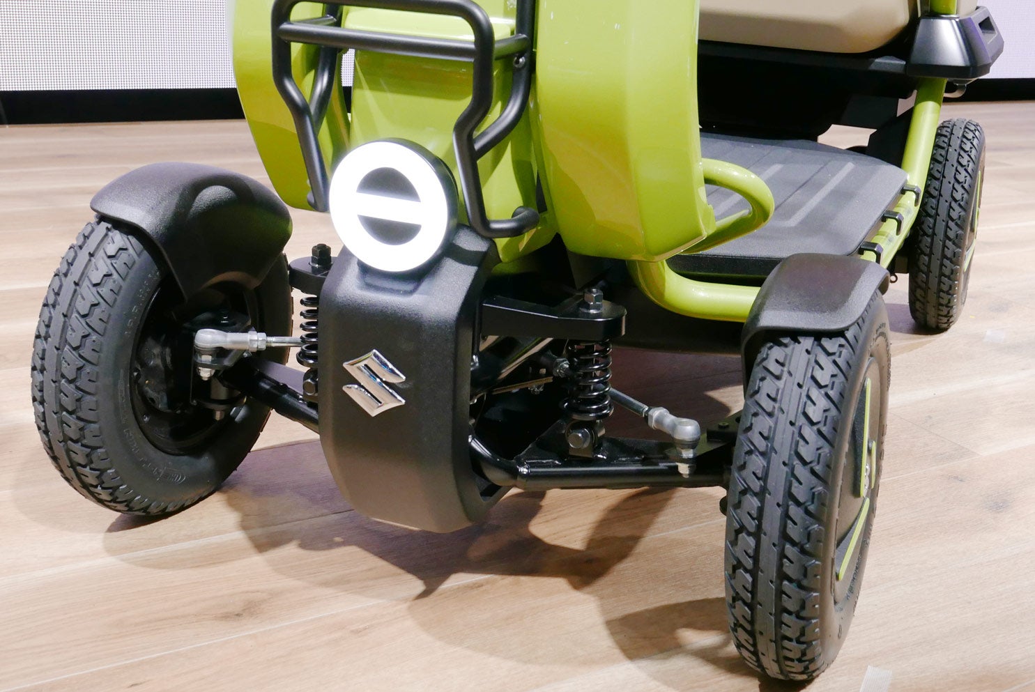 スズキが大変身！ シニアカーがオシャレになって若者のハートを鷲づか