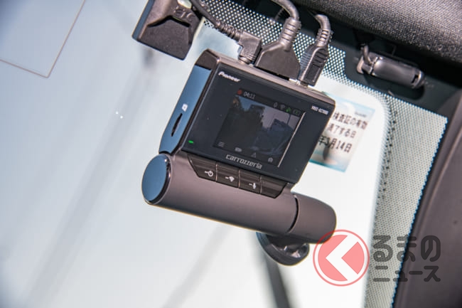 安心感で選ぶならドライブレコーダーは前後録画！ カロッツェリア