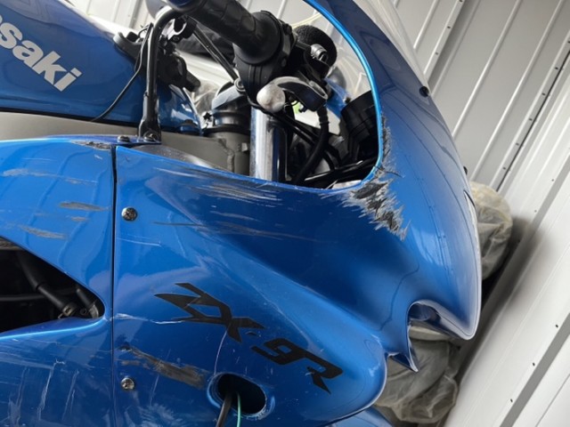 カワサキ ZX-9R カウル割れ 傷の修理 群馬県のお客様 | 神奈川県厚木市