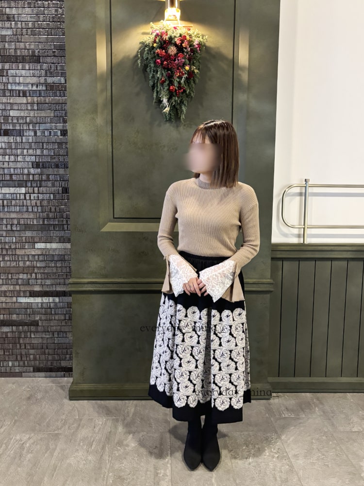 ミナ ペルホネン「flair」のギャザースカート。風と光を纏って歩く、心