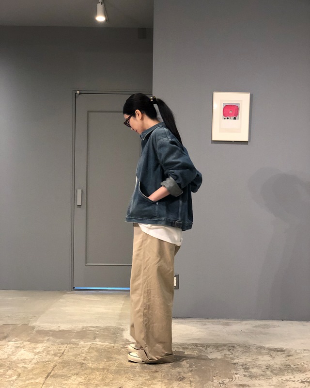 チマラ」のデニムジャケットはあえてオーバーサイズで | 暮らしと
