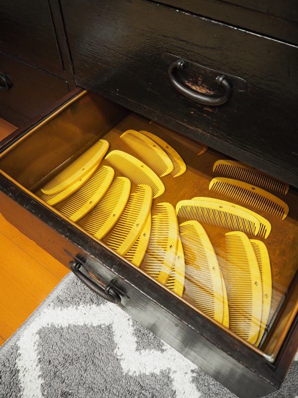 一生モノのつげ櫛で髪美人に「よのや櫛舗」 | 暮らしとおしゃれの編集室