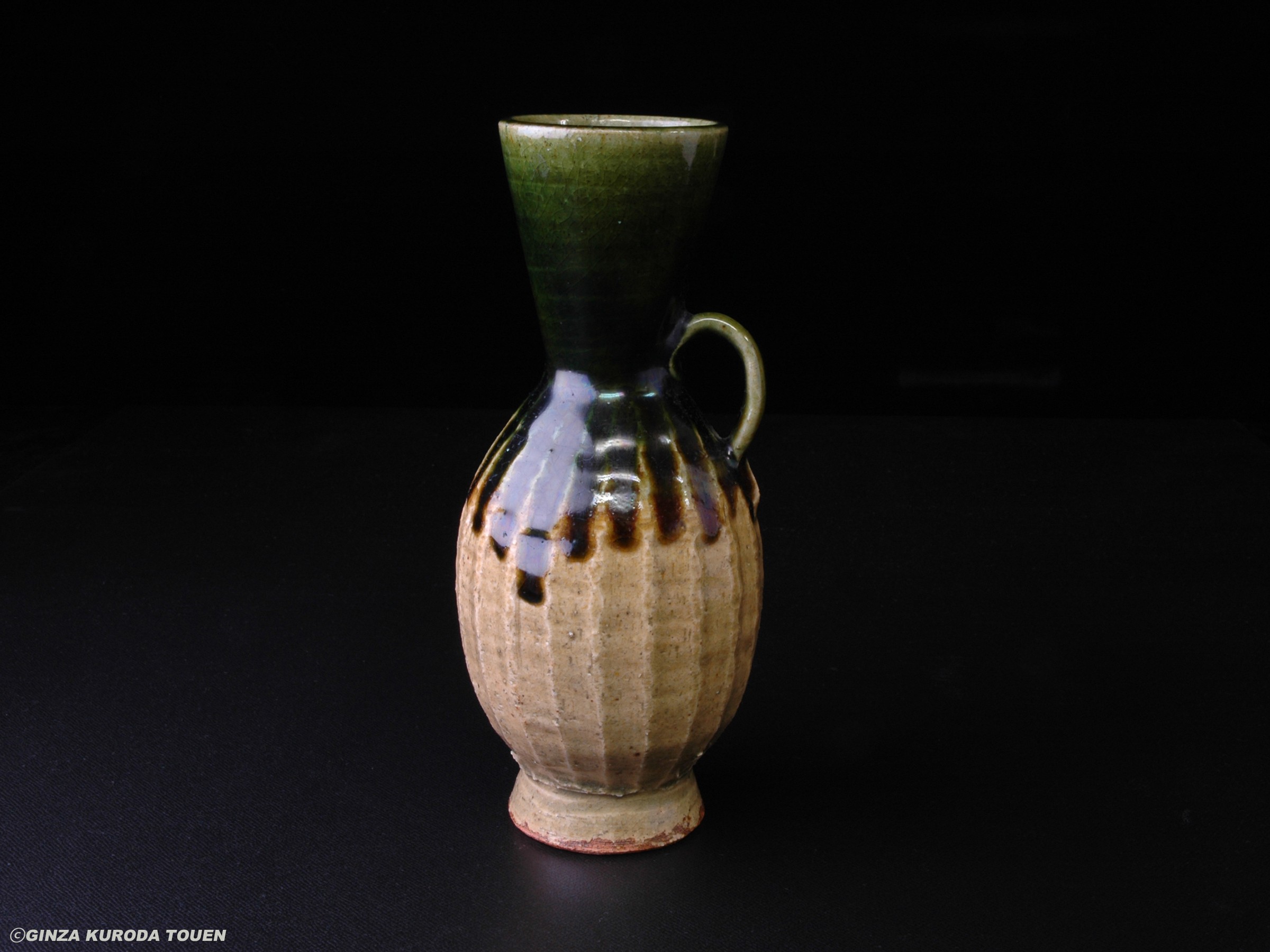 加藤土師萌 織部手付一輪挿 | 銀座 黒田陶苑