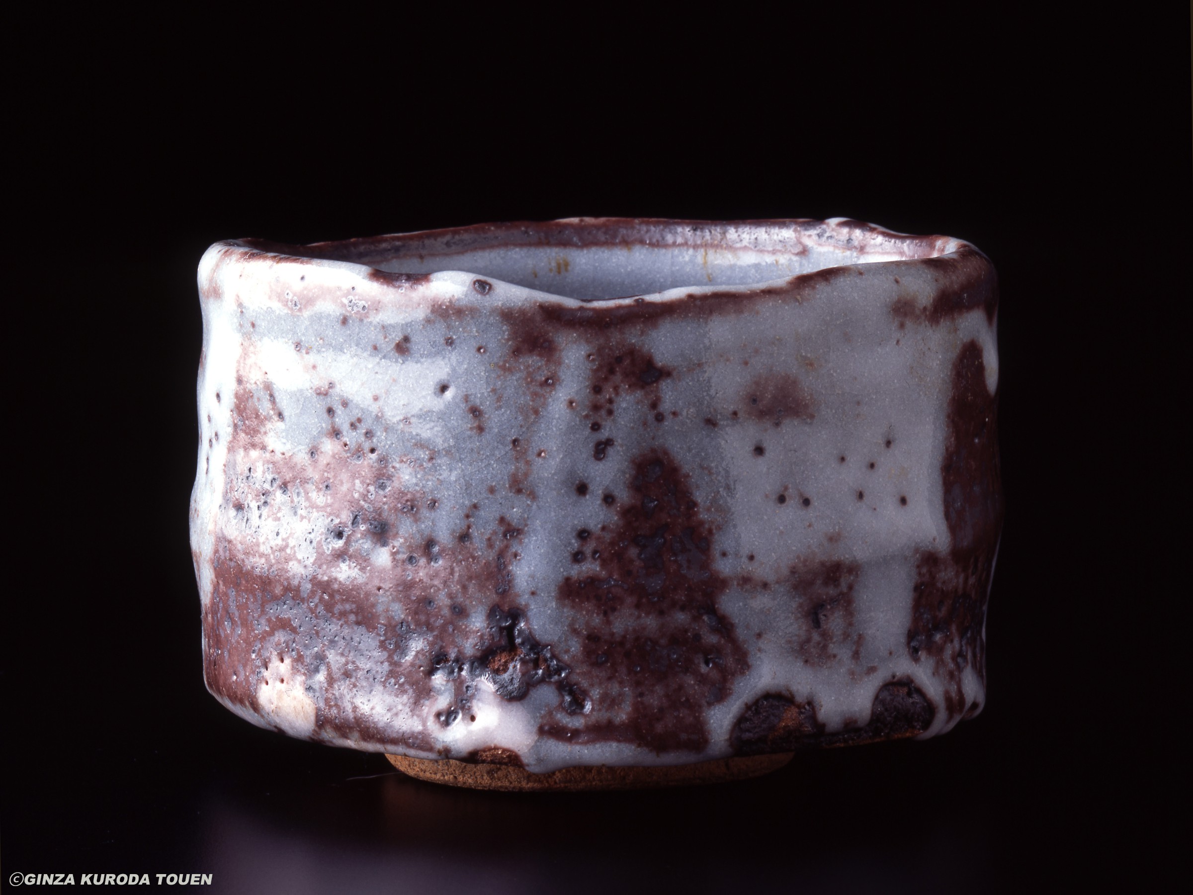 Tokuro Kato: Tea bowl, Gray Shino | GINZA KURODA TOUEN