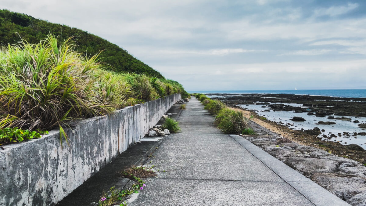沖縄歴史スポット】知名崎の海岸にある聖地 in 南城 | 黒犬ライチの