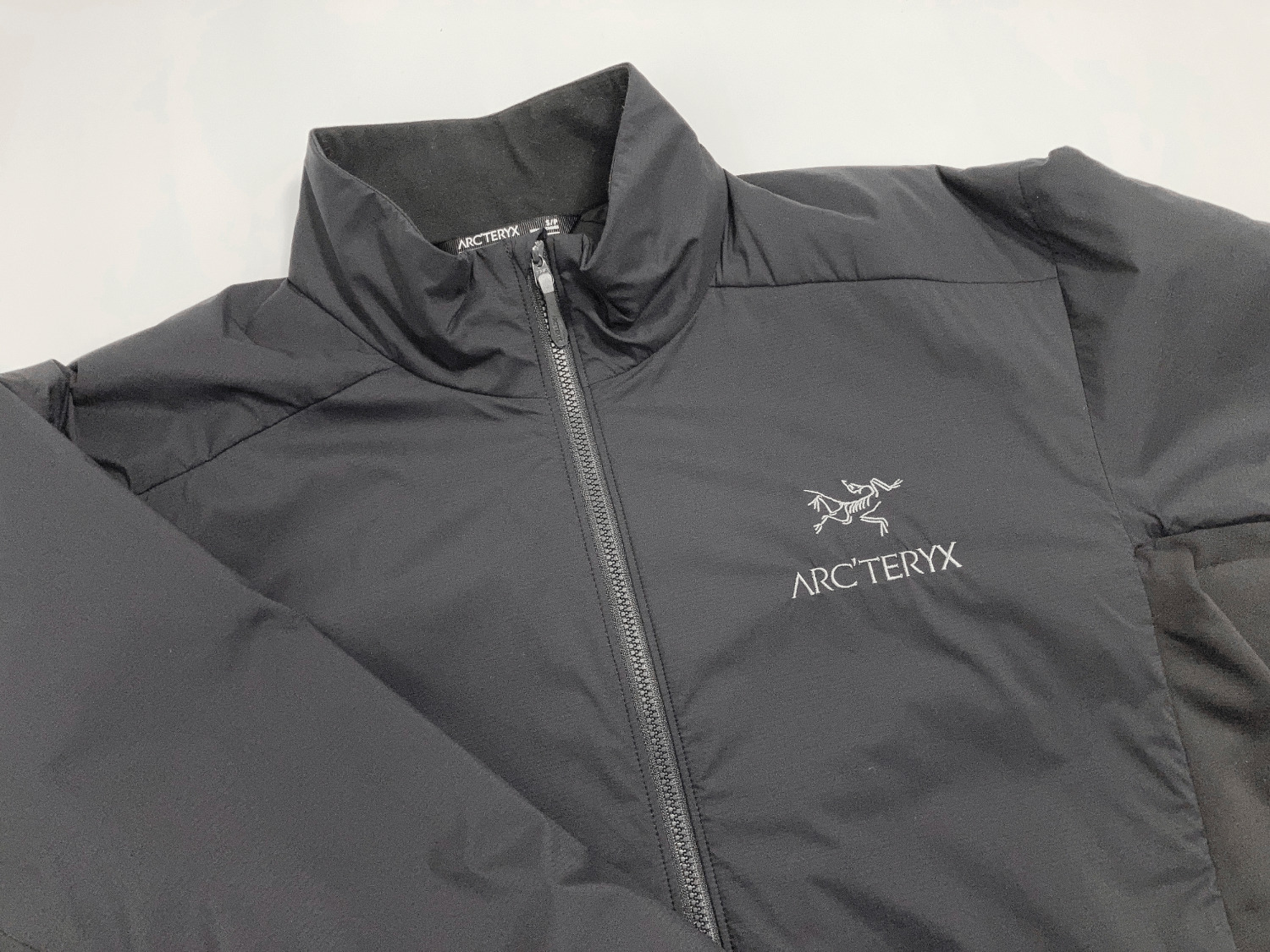 ARC'TERYX アトムLTジャケット】レビュー。フーディより優れている点と