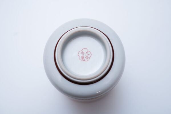 九谷焼 本金山水蓋付湯呑 – 九谷屋 公式オンラインストア