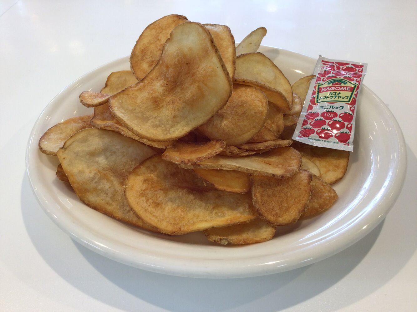 ペリカン港当知店です。当店で人気のペリカンチップスをご紹介します