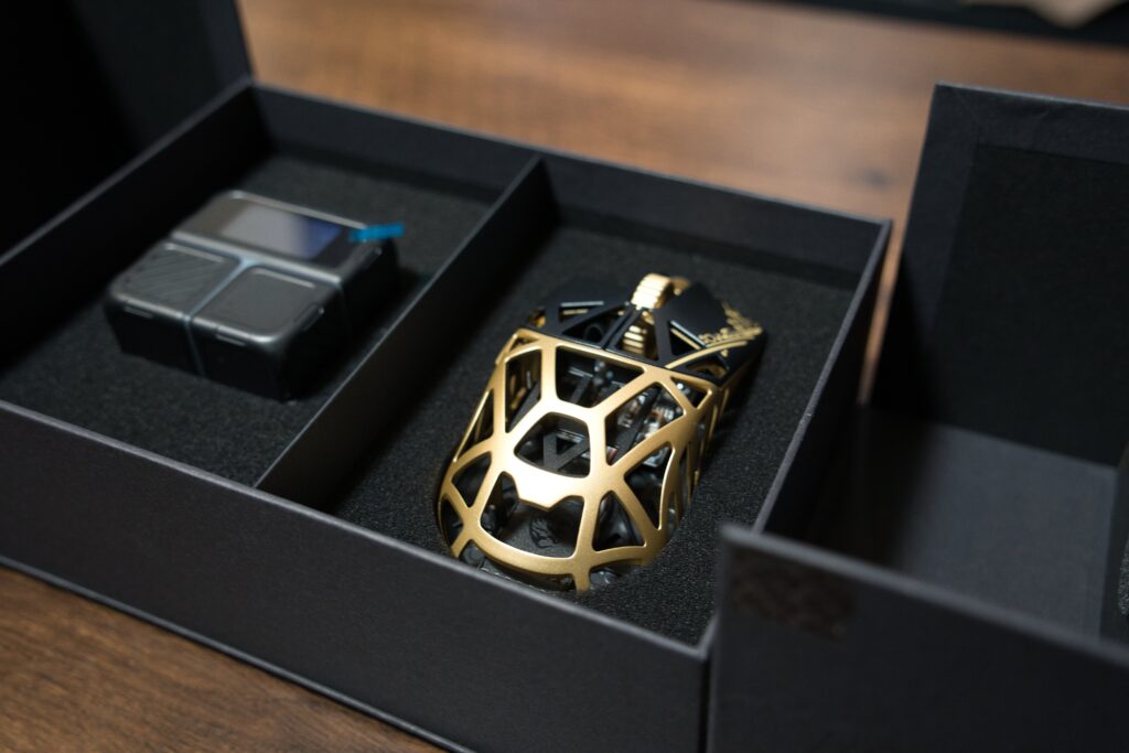 39gの超軽量マグネシウム合金マウス「WLmouse BEAST X(8K)」 - ラムバンCH