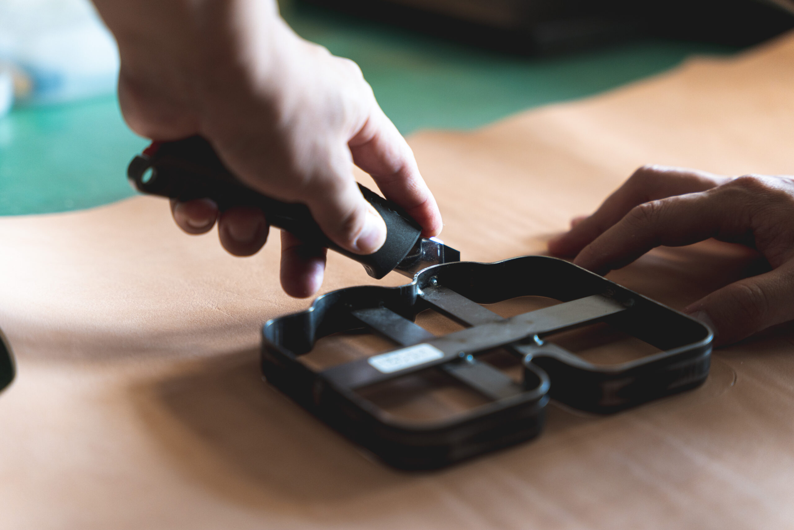 革製品選びの基準｜豚革と牛革の特徴と利点を比較しました！ | 株式