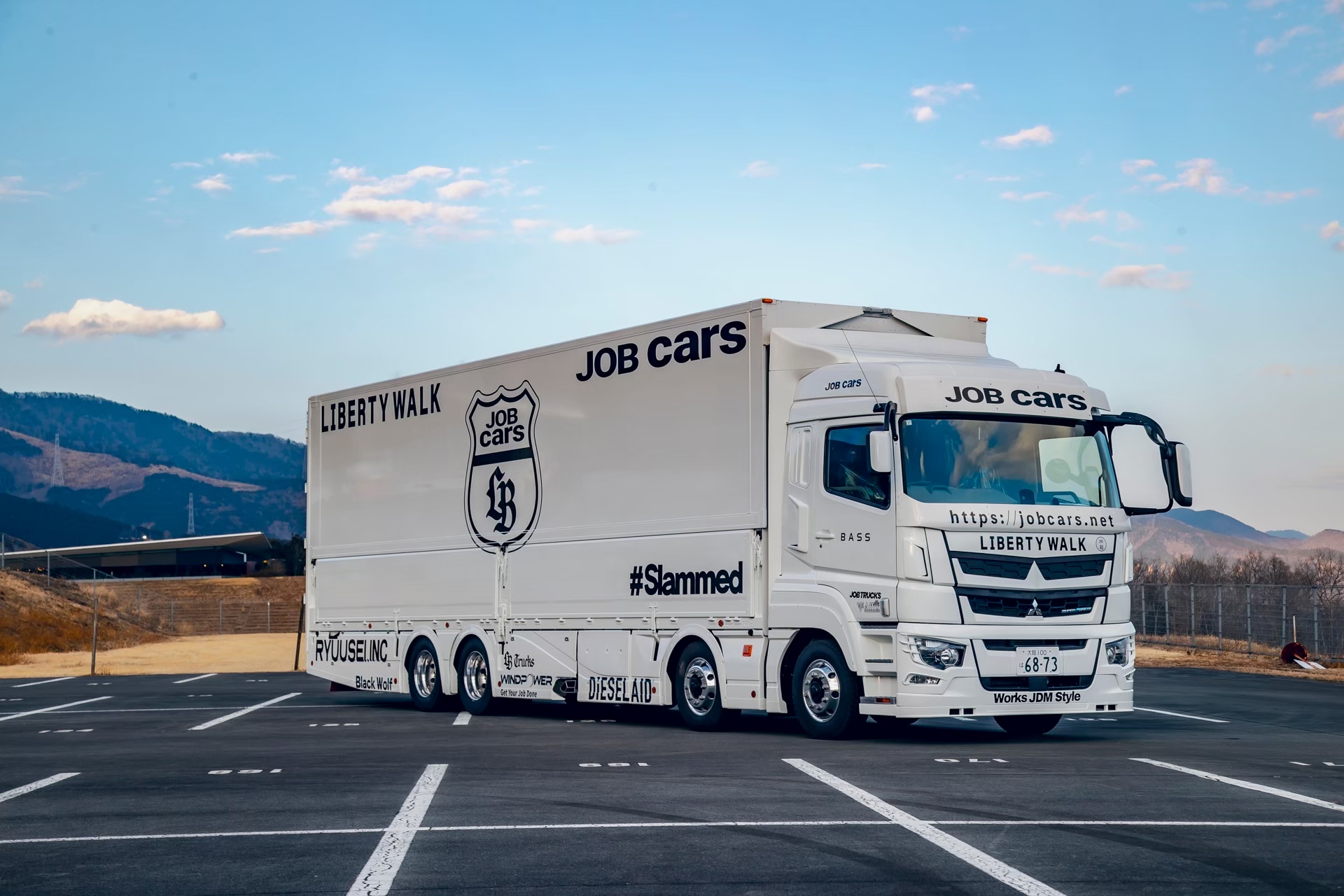 株式会社ジョブカーズ様 Mitsubishi FUSO SUPER GREAT - LB Trucks JAPAN