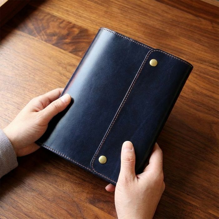 公式サイト・薬院本店限定/ルガトショルダー／フラップ手帳カバーM