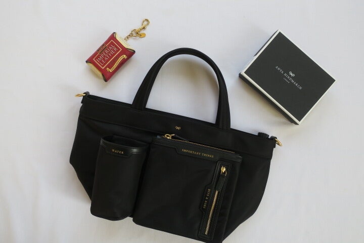 Anya Hindmarch ミニマルチポケットトート | LEE